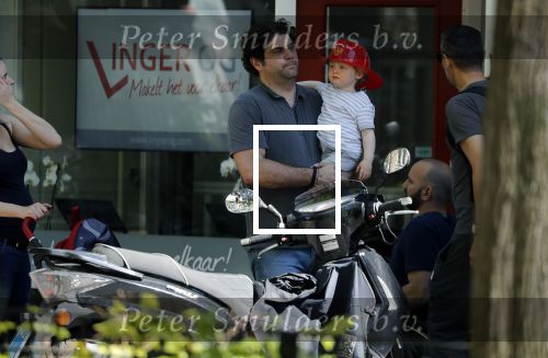Amsterdam 6 mei 2018
Een zwanger Liza Sips met partner Ralph Manheim en zoon