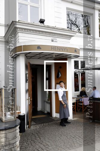 Hamburg 13 april 2018
Sylvie Meis viert haar 40e verjaardag oa met haar vader en moeder en haar broer Daniel. Ze gingen smiddags lunchen in Restaurant Hennyâ€™s en s avonds was het feest in hotel Radisson Blue in Hamburg.
