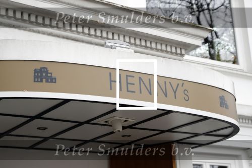 Hamburg 13 april 2018
Sylvie Meis viert haar 40e verjaardag oa met haar vader en moeder en haar broer Daniel. Ze gingen smiddags lunchen in Restaurant Hennyâ€™s en s avonds was het feest in hotel Radisson Blue in Hamburg.