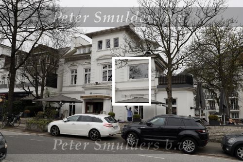 Hamburg 13 april 2018
Sylvie Meis viert haar 40e verjaardag oa met haar vader en moeder en haar broer Daniel. Ze gingen smiddags lunchen in Restaurant Hennyâ€™s en s avonds was het feest in hotel Radisson Blue in Hamburg.