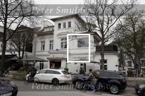 Hamburg 13 april 2018
Sylvie Meis viert haar 40e verjaardag oa met haar vader en moeder en haar broer Daniel. Ze gingen smiddags lunchen in Restaurant Hennyâ€™s en s avonds was het feest in hotel Radisson Blue in Hamburg.