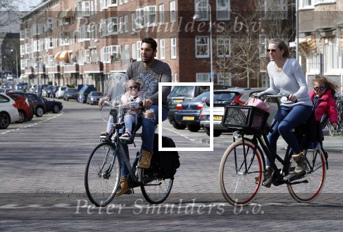 Amsterdam 7 april 2018
Richy Brown met vriendin en kinderen op de fiets.