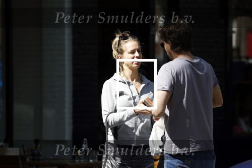 Amsterdam 5 mei 2018
Rick Brandsteder kussend met zijn vriendin Roosje Kuizenga.