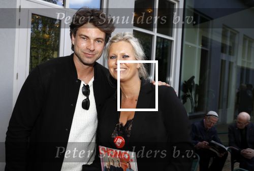 Amsterdam 25 september 2018
Presentatie lâ€™Homo van het blad Linda in Hotel Arena. Linda de Mol reikt het eerste exemplaar uit aan Erwin Olaf Hans v Manen en Hans Klok . Rick Brandsteder en Antoinette Scheulderman