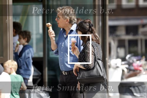 Amsterdam 22 april 2018
Robert ten Brink zijn vrouw Roos en hun kleinzoon eten ijsje