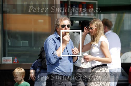 Amsterdam 22 april 2018
Robert ten Brink zijn vrouw Roos en hun kleinzoon eten ijsje