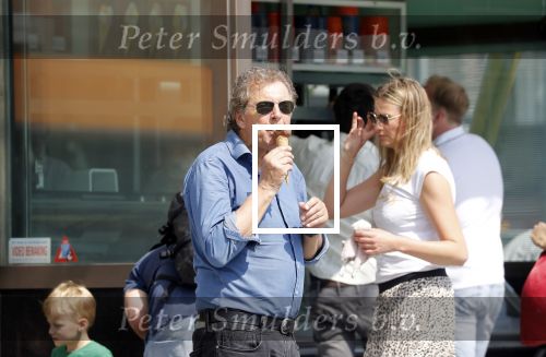 Amsterdam 22 april 2018
Robert ten Brink zijn vrouw Roos en hun kleinzoon eten ijsje