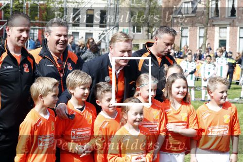 Groningen 27 april 2018
Koningsdag in Groningen met Koning Willem Alexander Koningin Maxima prinses Amalia Arian Alexia . Verder ook aanwezig Prins Maurits Prinses Marilene Prins Bernhard Prinses Annette Prins Floris Prinses Aimee en prins Pieter Christiaan. Ronald Koeman