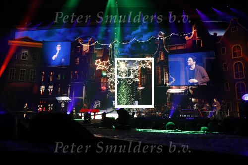 Amsterdam 14 april 2018
Heel holland zingt Hazes in het ziggo dome met oa Andre Hazes Jr Jeroen v d Boom Xander de Buisonje Roxeanne Hazes (zwanger) Peter Beense Trijntje Oosterhuis Danny de Munk Silver Metz en Barry Hay.