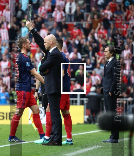 Eindhoven, 15 April 2018
PSV-AJAX, eindstand 3-0 en Landskampioen Seizoen 2017-2018
Siem de Jong krijgt een rode kaart