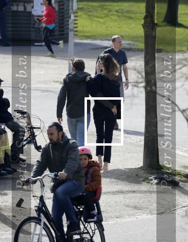 Amsterdam 7 april 2018
Sjoerd v Ramshorst met zijn nieuwe vriendin in het vondelpark