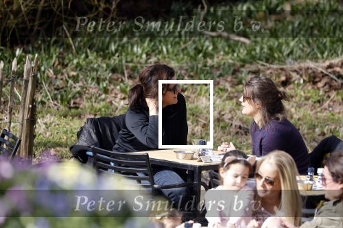 Amsterdam 7 april 2018
Susan Visser met vriendin en hondje in het Vondelpark