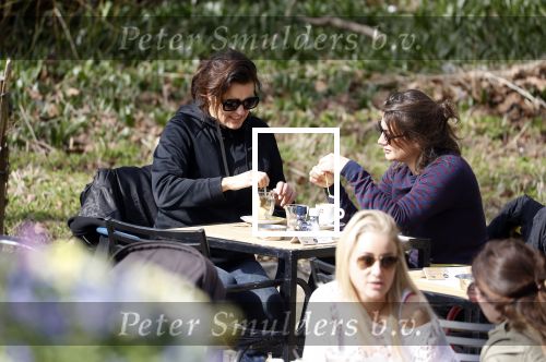Amsterdam 7 april 2018
Susan Visser met vriendin en hondje in het Vondelpark