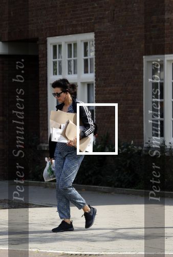 Amsterdam 22 april 2018
Susan Visser brengt oud papier weg.