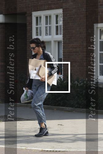 Amsterdam 22 april 2018
Susan Visser brengt oud papier weg.