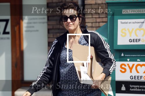 Amsterdam 22 april 2018
Susan Visser brengt oud papier weg.