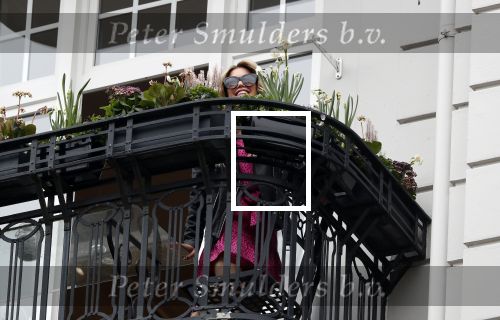 Hamburg 13 april 2018
Sylvie Meis viert haar 40e verjaardag oa met haar vader en moeder en haar broer Daniel. Ze gingen smiddags lunchen in Restaurant Daniel en s avonds was het feest in hotel Radisson Blue in Hamburg. Sylvie Meis op balkon van haar bedrijf