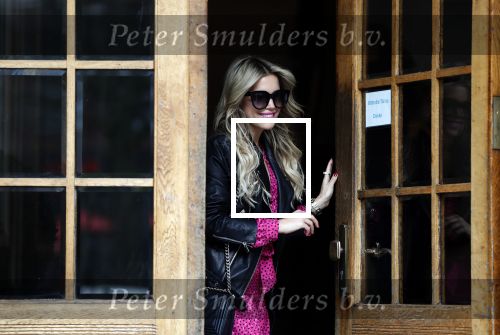Hamburg 13 april 2018
Sylvie Meis viert haar 40e verjaardag oa met haar vader en moeder en haar broer Daniel. Ze gingen smiddags lunchen in Restaurant Daniel en s avonds was het feest in hotel Radisson Blue in Hamburg.