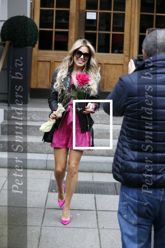 Hamburg 13 april 2018
Sylvie Meis viert haar 40e verjaardag oa met haar vader en moeder en haar broer Daniel. Ze gingen smiddags lunchen in Restaurant Daniel en s avonds was het feest in hotel Radisson Blue in Hamburg.