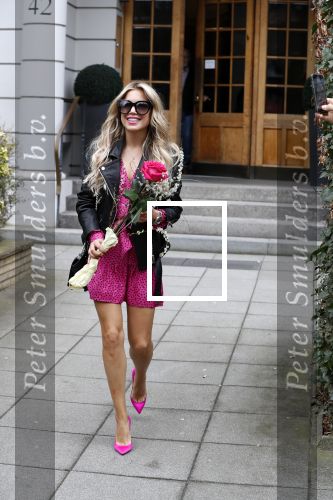 Hamburg 13 april 2018
Sylvie Meis viert haar 40e verjaardag oa met haar vader en moeder en haar broer Daniel. Ze gingen smiddags lunchen in Restaurant Daniel en s avonds was het feest in hotel Radisson Blue in Hamburg.