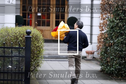 Hamburg 13 april 2018
Sylvie Meis viert haar 40e verjaardag oa met haar vader en moeder en haar broer Daniel. Ze gingen smiddags lunchen in Restaurant Daniel en s avonds was het feest in hotel Radisson Blue in Hamburg Bloemen.