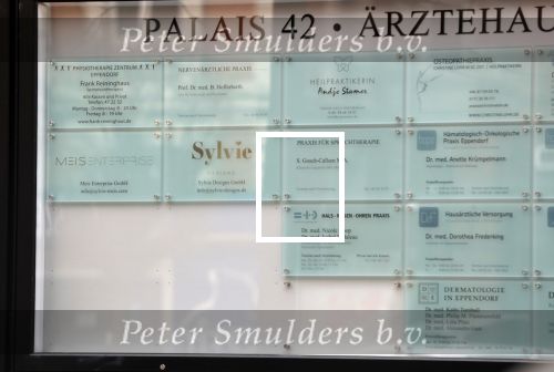 Hamburg 13 april 2018
Sylvie Meis viert haar 40e verjaardag oa met haar vader en moeder en haar broer Daniel. Ze gingen smiddags lunchen in Restaurant Daniel en s avonds was het feest in hotel Radisson Blue in Hamburg. Sylvie haar bedrijf zit in het zelfde appartementen complex als waar ze ook woont