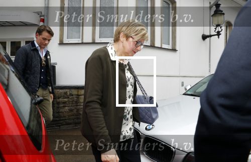 Hamburg 13 april 2018
Sylvie Meis viert haar 40e verjaardag oa met haar vader en moeder en haar broer Daniel. Ze gingen smiddags lunchen in Restaurant Daniel en s avonds was het feest in hotel Radisson Blue in Hamburg.