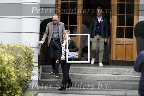 Hamburg 13 april 2018
Sylvie Meis viert haar 40e verjaardag oa met haar vader en moeder en haar broer Daniel. Ze gingen smiddags lunchen in Restaurant Daniel en s avonds was het feest in hotel Radisson Blue in Hamburg.