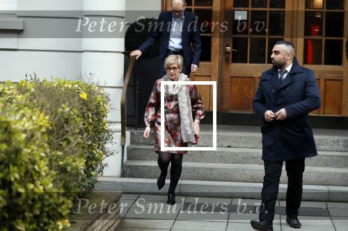 Hamburg 13 april 2018
Sylvie Meis viert haar 40e verjaardag oa met haar vader en moeder en haar broer Daniel. Ze gingen smiddags lunchen in Restaurant Daniel en s avonds was het feest in hotel Radisson Blue in Hamburg.