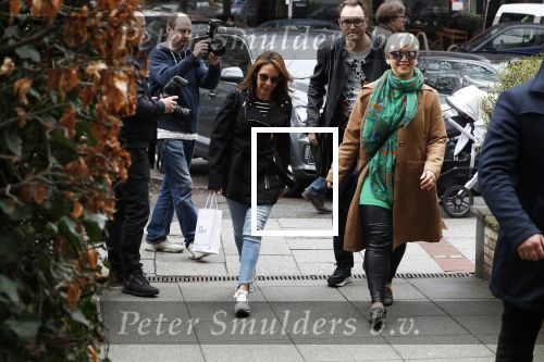 Hamburg 13 april 2018
Sylvie Meis viert haar 40e verjaardag oa met haar vader en moeder en haar broer Daniel. Ze gingen smiddags lunchen in Restaurant Daniel en s avonds was het feest in hotel Radisson Blue in Hamburg. vrienden Sylvie