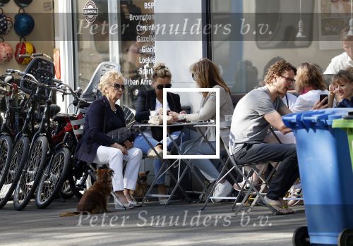 Amsterdam 8 mei 2018 
Tatjana Simic met haar moeder en een vriendin op terras.