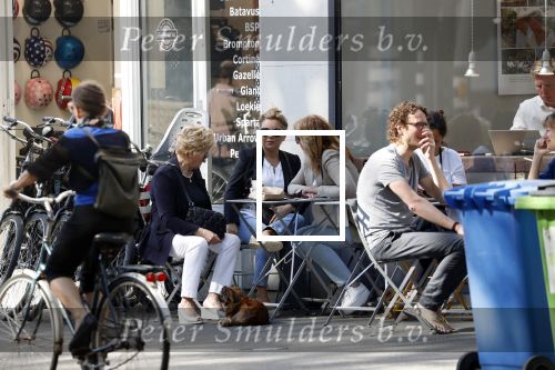 Amsterdam 8 mei 2018 
Tatjana Simic met haar moeder en een vriendin op terras.