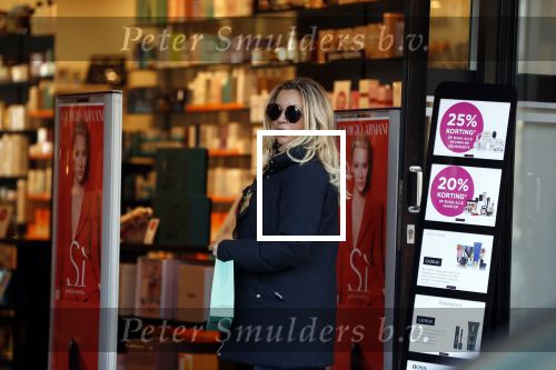 Amsterdam 16 april 2018
Tatjana Simoc doet boodschappen op de beethovenstraat