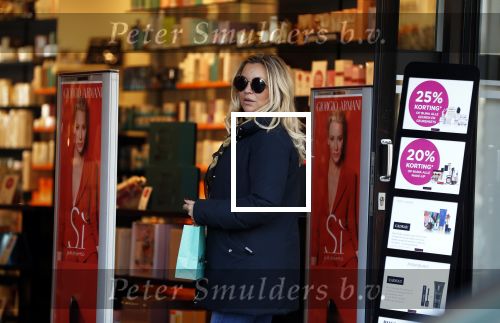 Amsterdam 16 april 2018
Tatjana Simoc doet boodschappen op de beethovenstraat