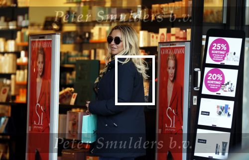 Amsterdam 16 april 2018
Tatjana Simoc doet boodschappen op de beethovenstraat