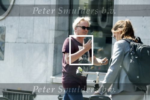 Amsterdam 21 april 2018
Tom Egbers met apart tshirt op straat
