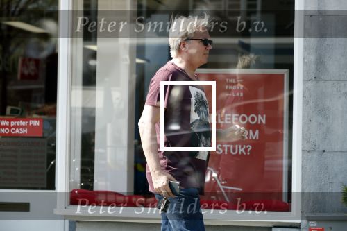 Amsterdam 21 april 2018
Tom Egbers met apart tshirt op straat