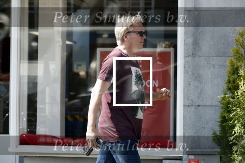 Amsterdam 21 april 2018
Tom Egbers met apart tshirt op straat