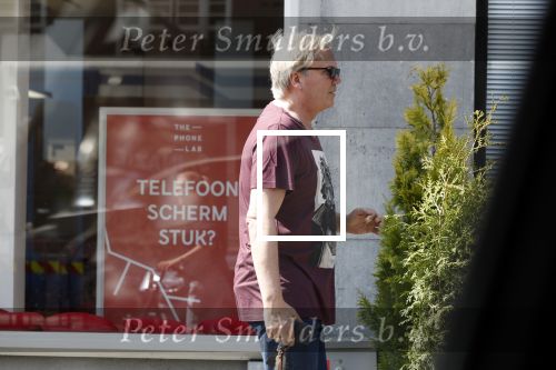 Amsterdam 21 april 2018
Tom Egbers met apart tshirt op straat