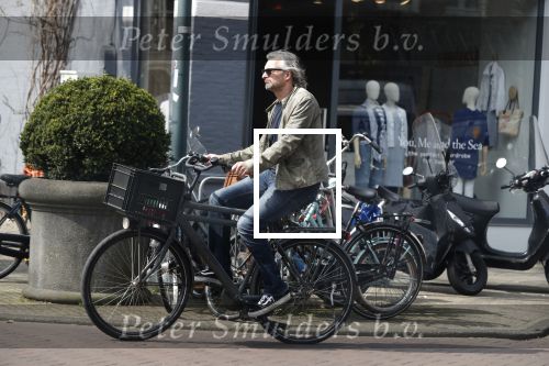 Amsterdam 10 april 2018
Victor Reinier op zijn fiets op de cornelis schuytstraat.