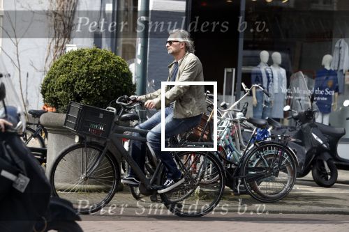Amsterdam 10 april 2018
Victor Reinier op zijn fiets op de cornelis schuytstraat.
