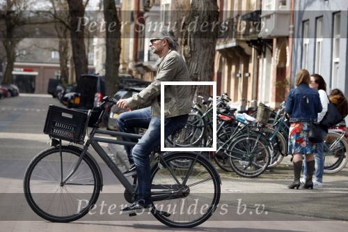 Amsterdam 10 april 2018
Victor Reinier op zijn fiets op de cornelis schuytstraat.