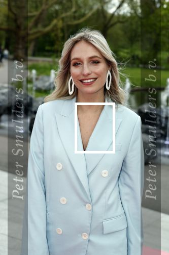 Amsterdam 25 september 2018
Presentatie lâ€™Homo van het blad Linda in Hotel Arena. Linda de Mol reikt het eerste exemplaar uit aan Erwin Olaf Hans v Manen en Hans Klok .