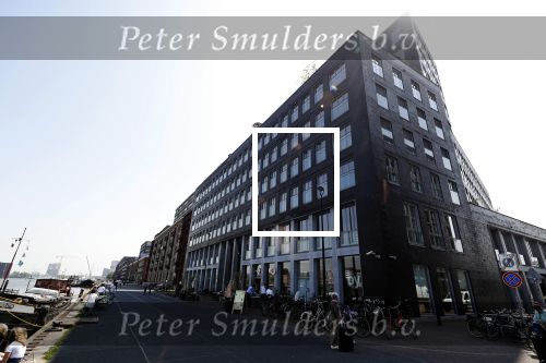 Amsterdam 9 mei 2018 
Yolanthe Sneijder Cabau en Wesley Sneijder en Xelly Cabau v Kasbergen hebben appartement 
in dit gebouw aan het IJ in Amsterdam.