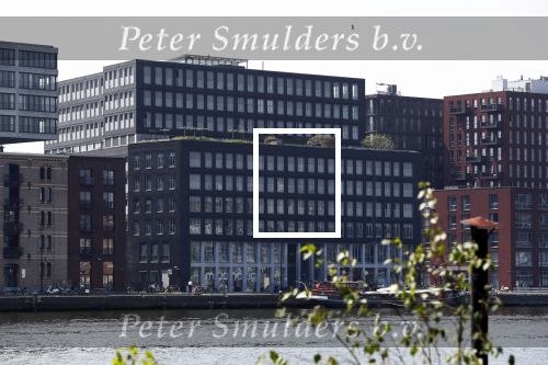 Amsterdam 9 mei 2018 
Yolanthe Sneijder Cabau en Wesley Sneijder en Xelly Cabau v Kasbergen hebben appartement 
in dit gebouw aan het IJ in Amsterdam.