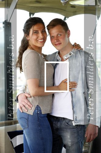 Amsterdam 8 mei 2018
Jeansdrager van het jaar verkeizing in het apollo hotel. Zahra Lfil met vriend Martin Vis