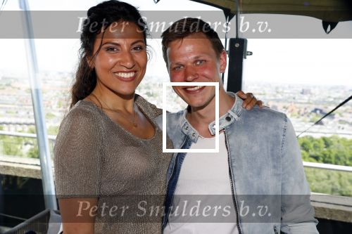 Amsterdam 8 mei 2018
Jeansdrager van het jaar verkeizing in het apollo hotel. Zahra Lfil met vriend Martin Vis