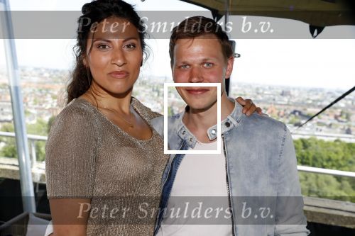 Amsterdam 8 mei 2018
Jeansdrager van het jaar verkeizing in het apollo hotel. Zahra Lfil met vriend Martin Vis