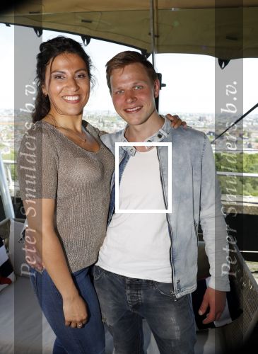 Amsterdam 8 mei 2018
Jeansdrager van het jaar verkeizing in het apollo hotel. Zahra Lfil met vriend Martin Vis