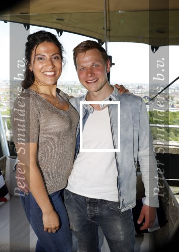 Amsterdam 8 mei 2018
Jeansdrager van het jaar verkeizing in het apollo hotel. Zahra Lfil met vriend Martin Vis